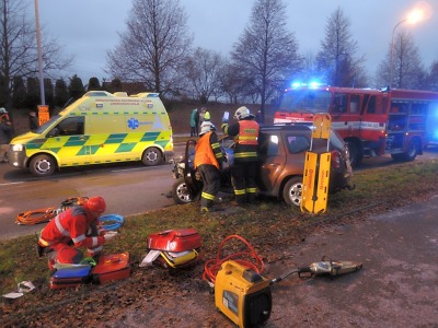 V Liberci se střetla dodávka osobákem, zranění jsou tři lidé