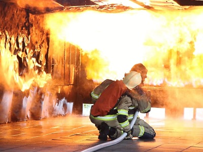 Hasiči z Libereckého kraje absolvovali výcvik v ohňovém trenažéru