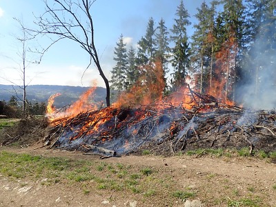 Na čarodějnice vyjížděli hasiči k mnoha požárům