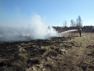 Při jarním úklidu zahrad postupujte opatrně, ať nepřiděláte práci hasičům