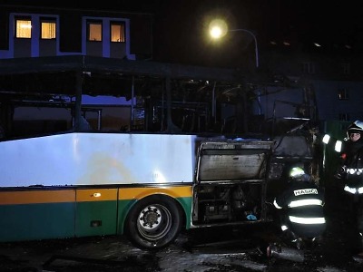 V centru Liberce hořel autobus