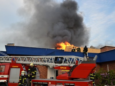 Hořela střecha jabloneckého bazénu. Škoda je půl milionu