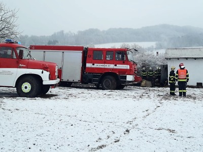 Hořel sklad v Bradlecké Lhotě