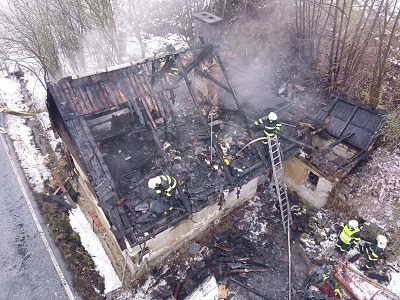 Hořela chalupa v Bořkově u Semil, zasahovalo šest jednotek hasičů