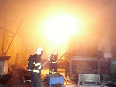 V Turnově hořelo v tovární hale, škoda je 100 tisíc korun