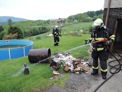 V Bítouchově hořelo, včasný zásah hasičů uchránil majetek za 2 miliony