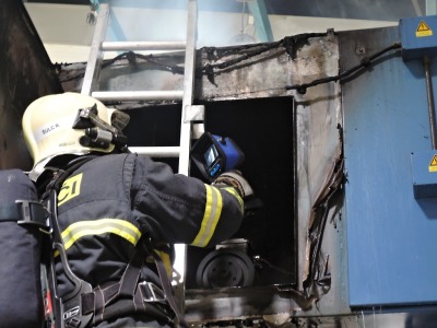 Hasiči zasahovali v Turnově u požáru lisu