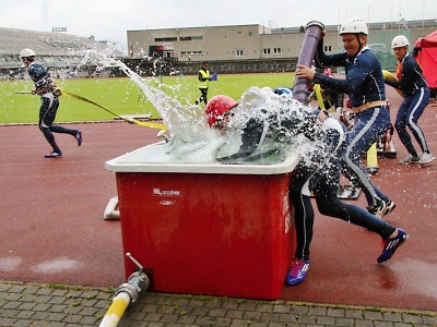 V požárním útoku druzí hasiči z územního odboru Semily
