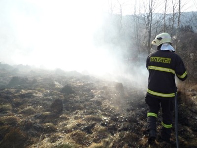 Krajští hasiči se stále potýkají s požáry porostů, hořelo i v Tanvaldu