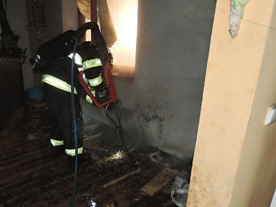 V Železném Brodě hořelo v domě v Poštovní ulici