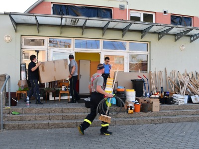 Krajští hasiči zastavují příjem materiální pomoci pro jižní Moravu