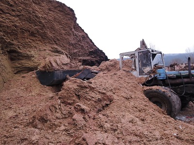 V Křižanech se stala tragická nehoda traktoristy při práci se siláží