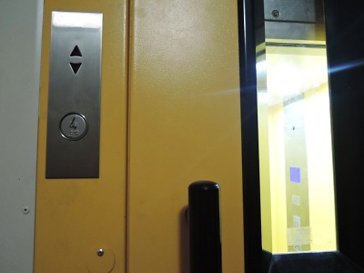 Semilští hasiči pomohli dostat osobu ze zaseklého výtahu