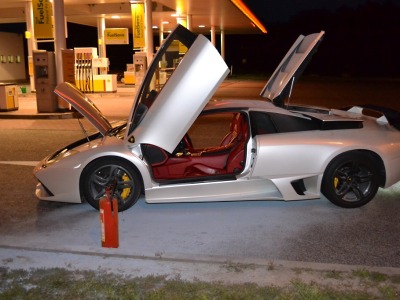 Na benzince v Příšovicích hořelo Lamborghini za 4 miliony