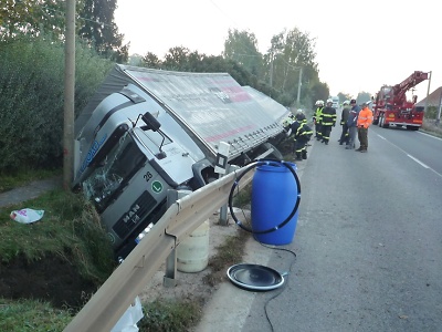 Kamion opět zablokoval dopravu z Turnova na Jičín
