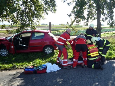 Turnovští hasiči vyprošťovali havarovaného řidiče ve Svijanském Újezdu