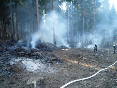 Statistiky hasičů 2011: Zachráněno 658 osob, největší škoda v Košťálově