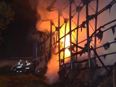 V Košťálově hořela hala s uskladněným senem, škoda je 700 tisíc