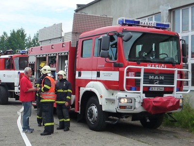 Požár ve výrobně dřevěných briket v Turnově hasiči včas zlikvidovali