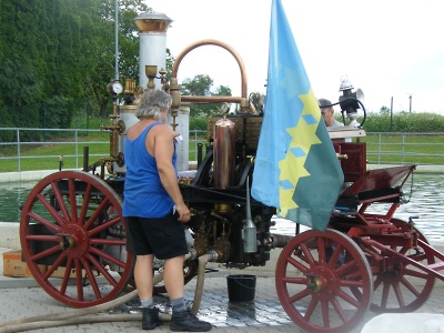 Semilská parní stříkačka nechyběla na oslavách v Dobré vodě u Hořic