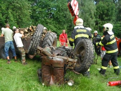 Podruhé v týdnu se převrátil traktor, v Košťálově byly následky tragické