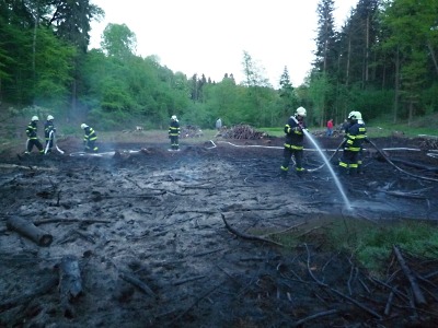 Turnovští hasiči likvidovali lesní požár u Svijanského Újezdu