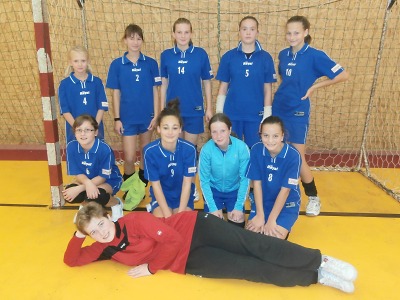 Starší žákyně TJ Turnov překvapily na házenkářském turnaji v Praze