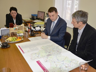 Mamut a silnice. Dvě témata, která provázela hejtmana v Harrachově