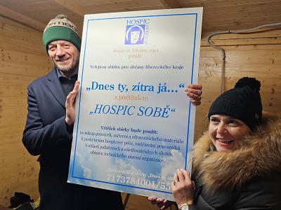 Hejtmanský vánoční mošt u liberecké radnice vynesl 7405 korun