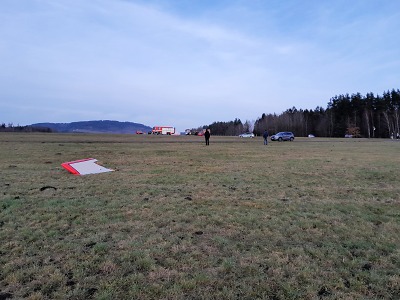 Na hodkovickém letišti spadl ultralight, pilot na místě zemřel