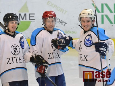 FOTO: Hokejisté Lomnice nastříleli desítku libereckým policistům