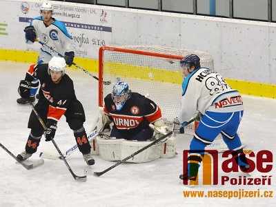 Hokejisté vstoupili do sezony derby, které lépe zvládla Lomnice