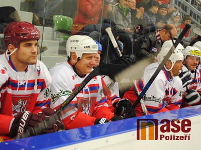 FOTO: Čeští hokejoví veteráni pokřtili turnovský stadion tuctem gólů