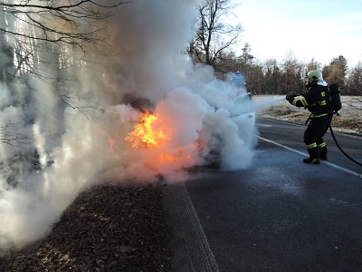 O víkendu hořela auta v Krásném Lese a Malé Skále