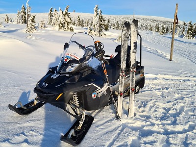 K tragické smrti lyžaře došlo na Pláních v Krkonoších