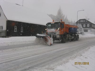 Díky včasné uzavírce silnici na Harrachov neucpaly kamiony