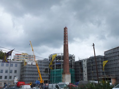 Babylonský komín jde pomalu k zemi