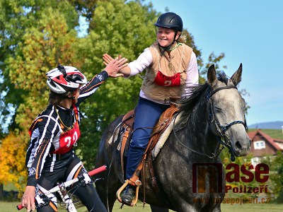 FOTO: Jezdecký duatlon ve Lhotce prověřil jezdce na koních i cyklisty