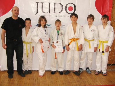 Na obřím turnaji v Chomutově získali třetí místa Rezler a Kousalová