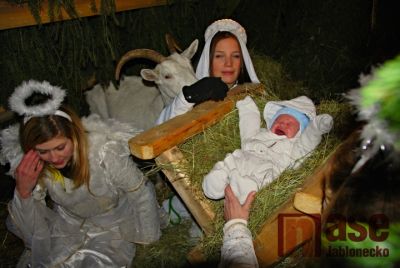 Na Příchovicích se rozzářil vánoční strom i kostel