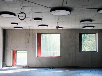 V budově nové turnovské knihovny je nyní nejvíc rušno uvnitř