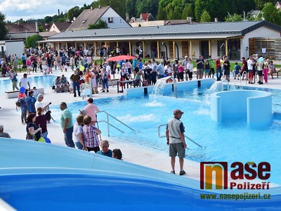 FOTO: V Hostinném otevřeli nové koupaliště