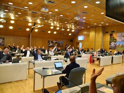 Krajští zastupitelé vyzvali poslance k aktivní podpoře měst a obcí