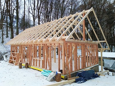 Táborová základna v Krčkovicích začala růst