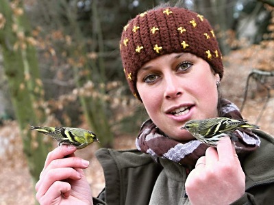 Obrazem: Kroužkování u krmítka v zámeckém parku