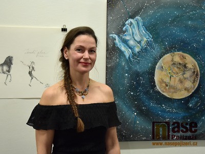 FOTO: Na výstavě Laury Bezděkové nesmí chybět koně a tanec