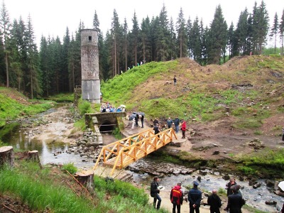Lávka na Protržené přehradě a stezky na Bílé Desné již slouží turistům