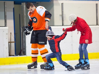 Čeští Letci si zabruslili s dětmi z Dětského domova v Semilech