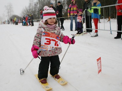 Lízátkové závody přilákaly na jilemnickou Hraběnku celkem 175 dětí