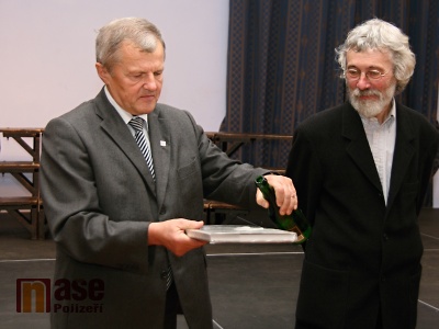 FOTO: Na zámku pokřtili knihu o minulosti Lomnice nad Popelkou